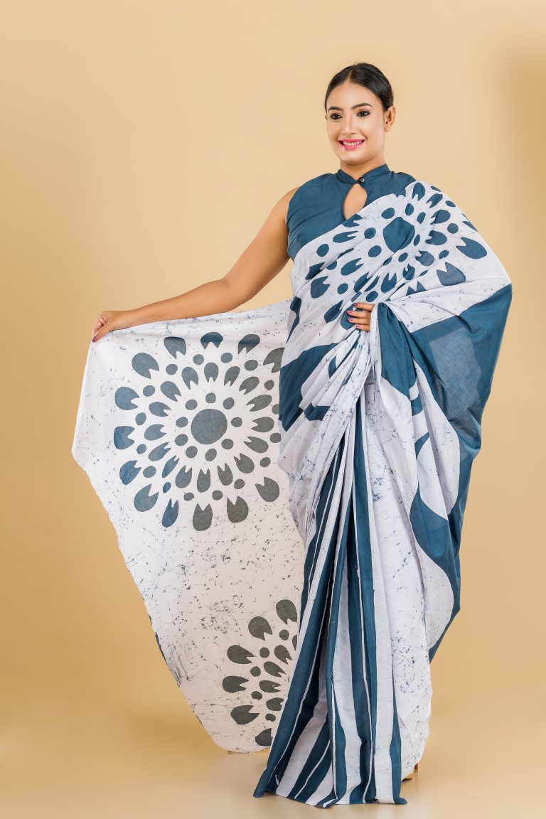 WHITE & BLUE SRI LANKAN HANDMADE COTTON BATIK SAREE B619