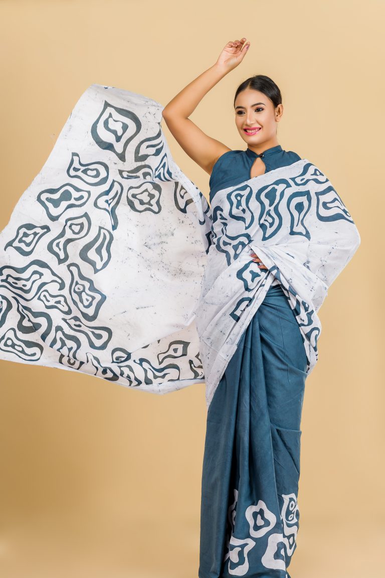 WHITE & BLUE SRI LANKAN HANDMADE COTTON BATIK SAREE B620