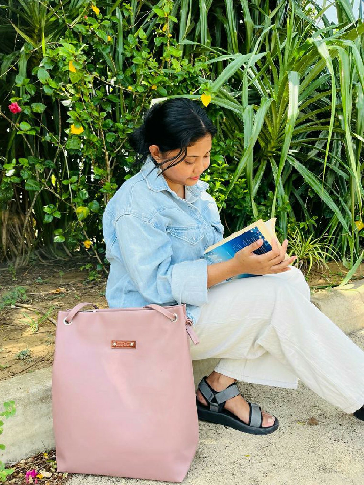 August Tote (Bag With Pouch) Collection
