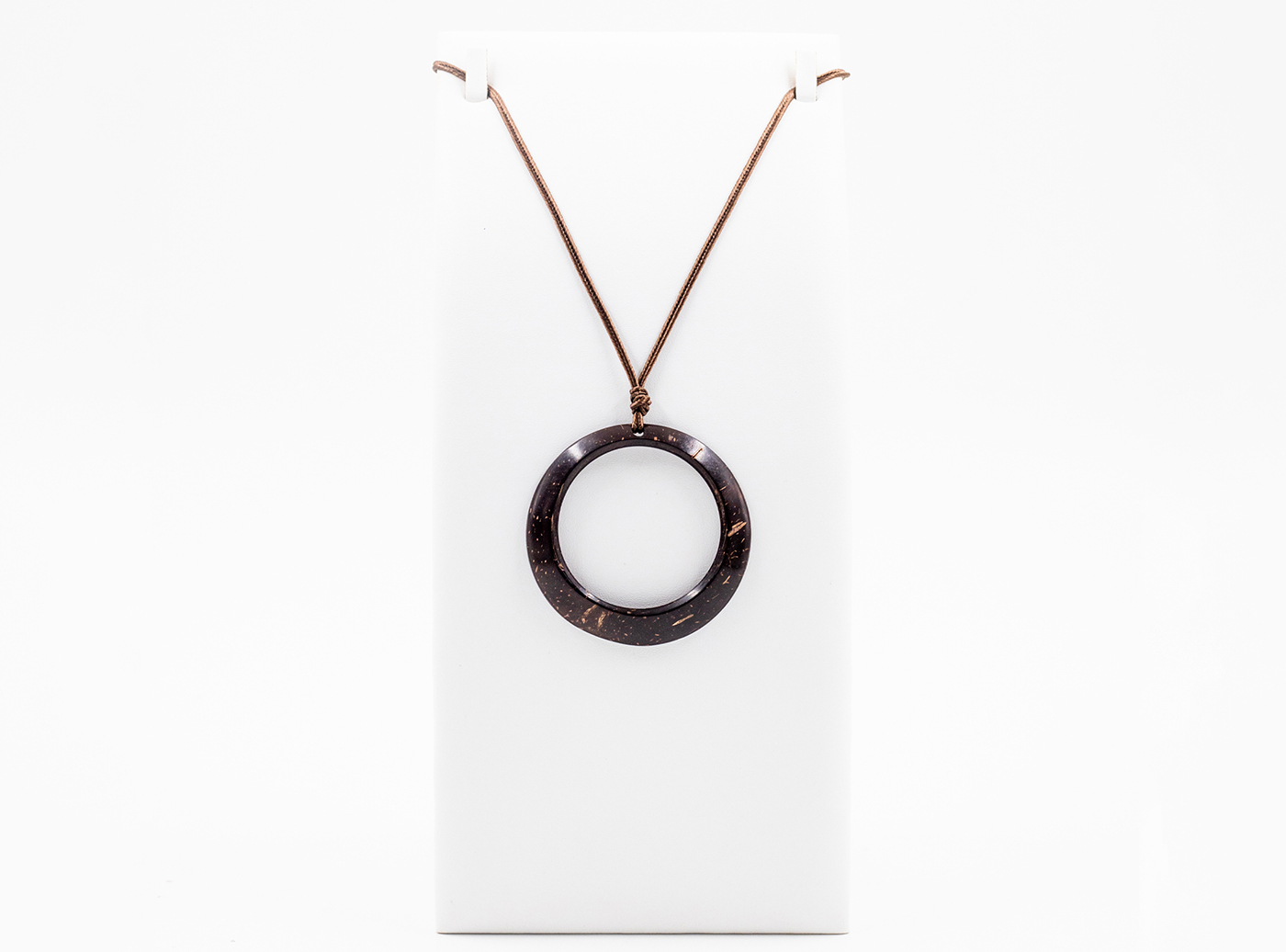 View Round shape necklace image