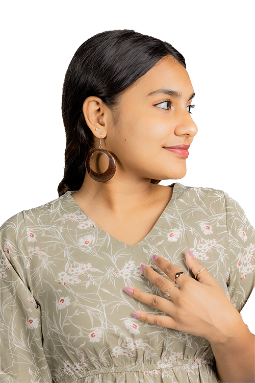View Oval designed earings image